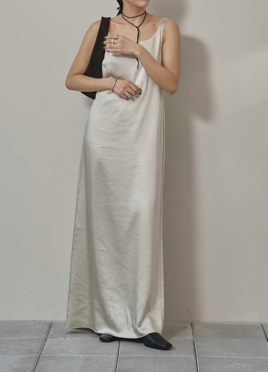 緞面光感長洋裝